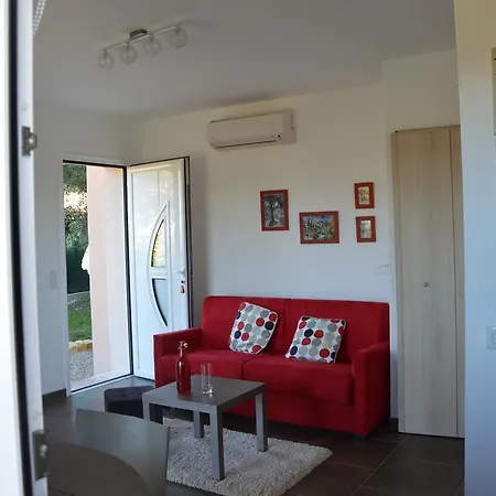 A L'ombre Des Oliviers Holiday home