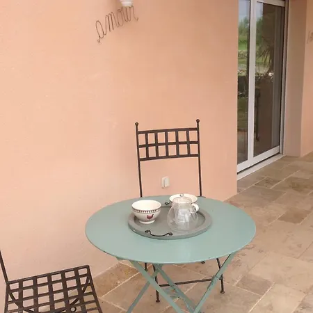 A L'ombre Des Oliviers Holiday home